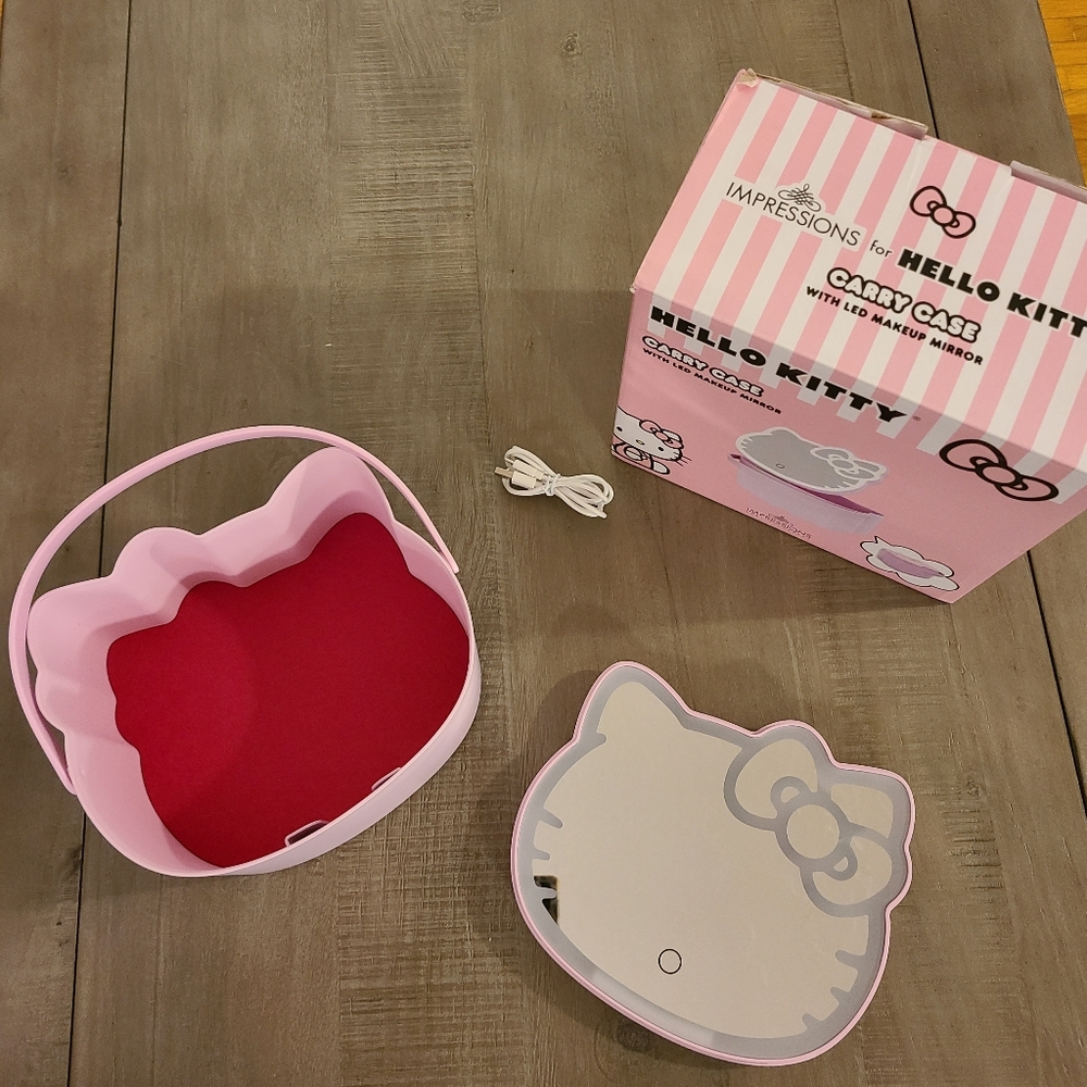 Hello Kitty Pink Carry Case w/ LED Makeup Mirror and Cosmetic Bag Set - Picture 2 of 9